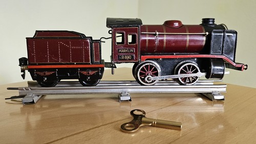 Sehr schöne weinrote - , märklin